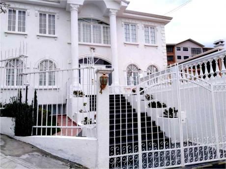Código 11924, Achumani, Casa En Venta, La Paz, Bolivia