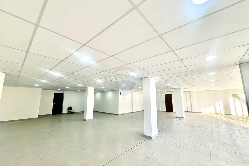 Alquiler Salón comercial sobre Av. Fdo. de la Mora z/ Nazareth — foto 3