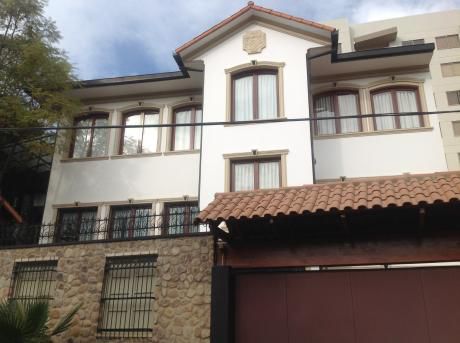 En Venta Casa De Estilo único Y Exclusivo Próximo Parque Fidel Anze