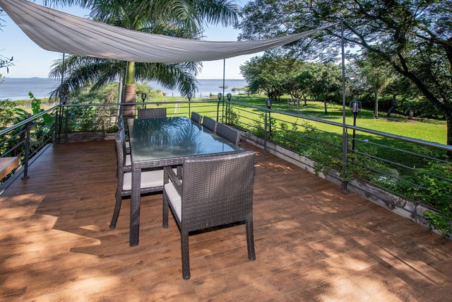 Lujosa Residencia con Amplio Patio sobre el lago Ypacaraí — foto 3