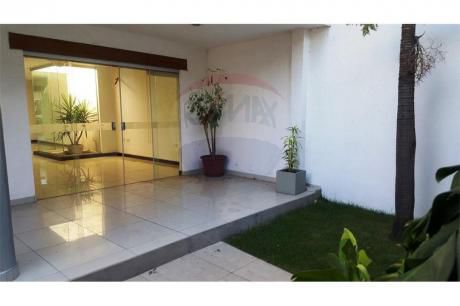 Todo Un Lujo!! Casa En Venta, Av La Barranca (frente A Plazuela)