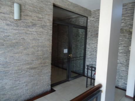 Apartamento De Categoria Sobre Av. Libertador