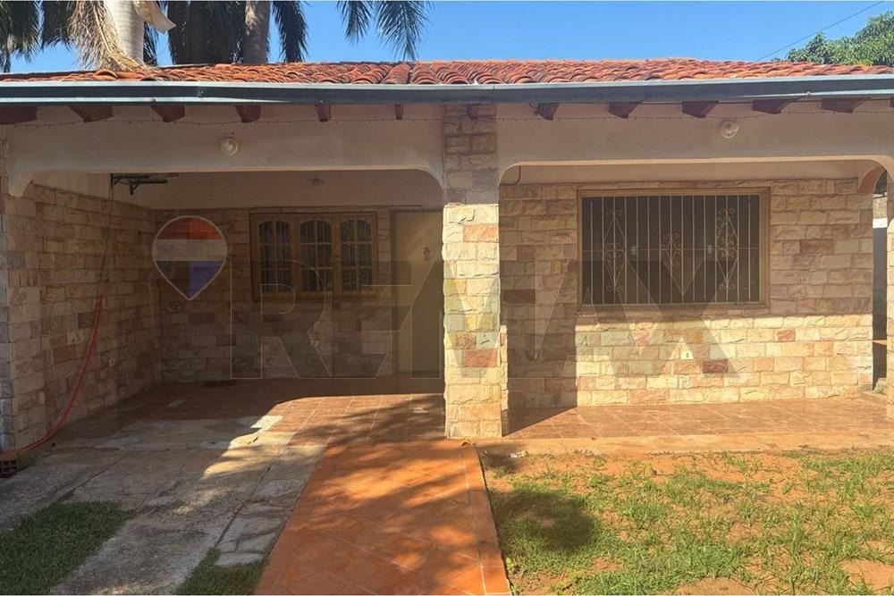 Casa en venta en Loma Pytá