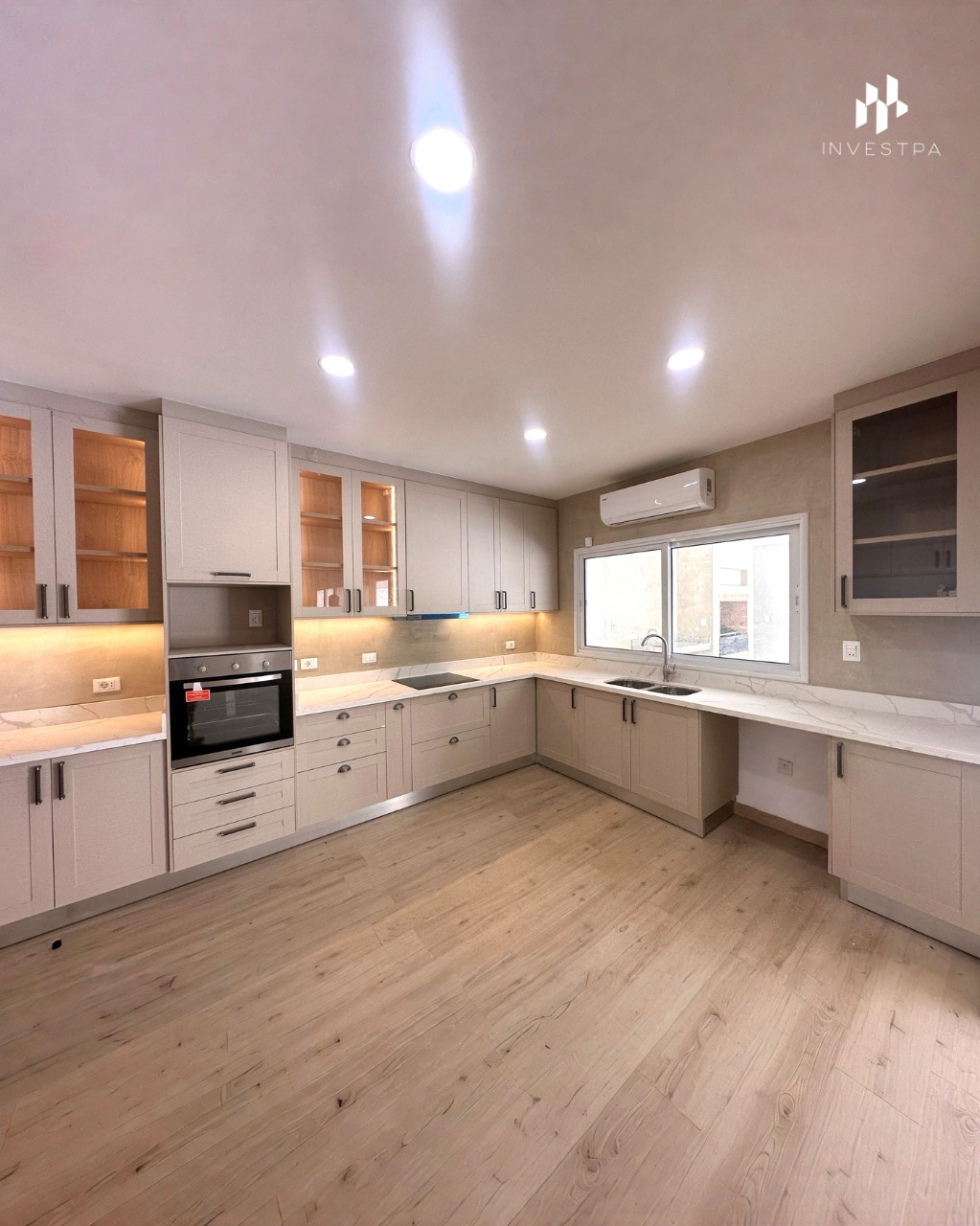 A ESTRENAR EXCLUSIVA CASA EN VENTA A METROS DEL YACHT — foto 2
