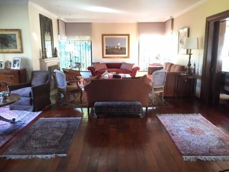Gran Residencia De 4 Dormitorios En Carrasco Sur