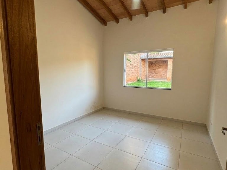 ALQUILO CASA 3 DORMITORIOS EN CUARTO BARRIO LUQUE — foto 2