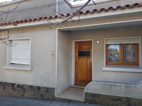 Linda Casa De 3 Dormitorios En Pueblo Nuevo
