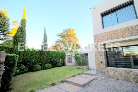 Moderna Casa Para Alquiler Con Seguridad En Carrasco Sur