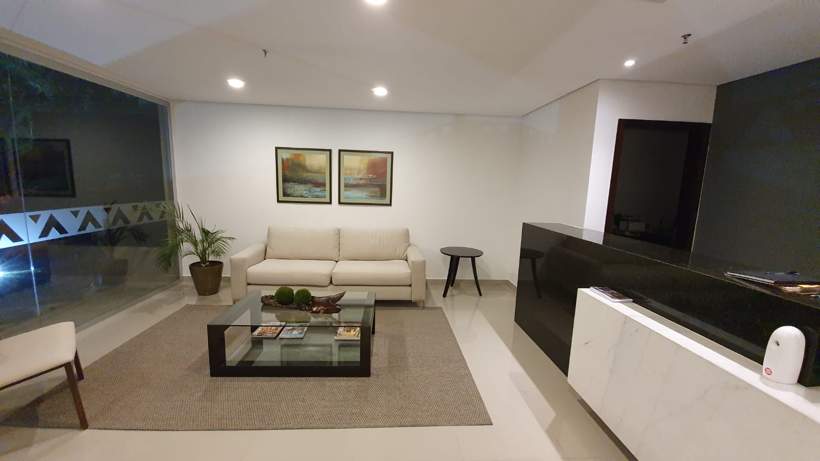 EN ALQUILER DEPARTAMENTO AMOBLADO DE 2 DORMITORIOS CON COCHERA ZONA VILLA MORRA — foto 2