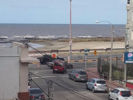 A Metros Del Mar