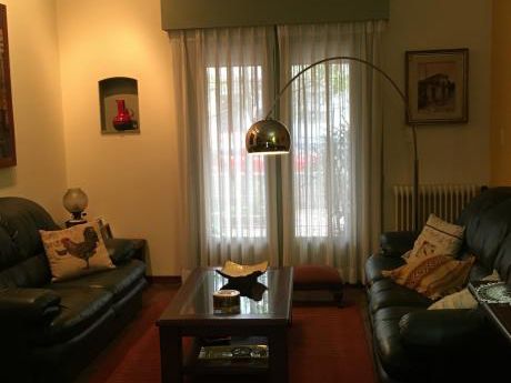 Hermosa Casa En Pocitos. Zona De Colegios. Impecable. 100m2 De Patio.
