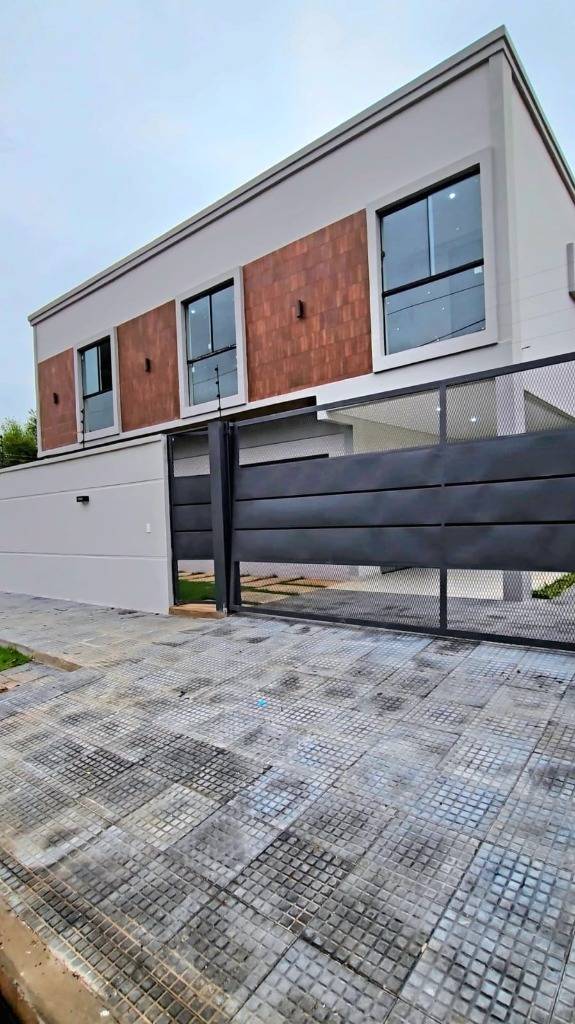 HERMOSO DUPLEX DE 3 DORMITORIOS EN LUQUE 