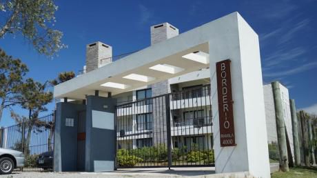 Apartamento En Edificio Borderio - Rambla Costanera