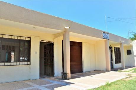 Amplia Casa Para Vivienda Y Negocio En Zona Comercial
