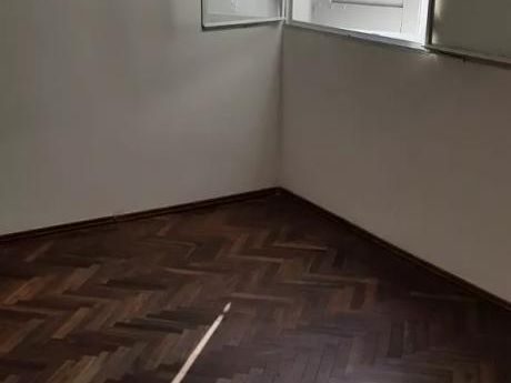 Jacinto Vera, 2 Dorm, 1ro Por Escalera, Luminoso! Gastos Bajos!