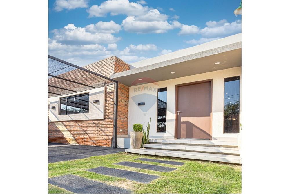 Residencia - Venta - San Bernardino, Paraguay — foto 2