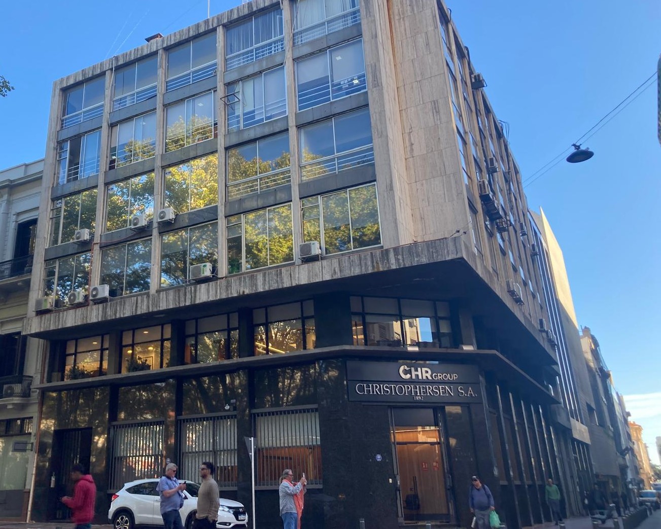 Gran Oficina Frente A Plaza Matriz. Ituzaingó Esq. Rincón