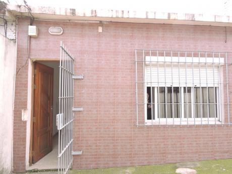 Casa Dos Dormitorios Con Entrada Para Vehiculos