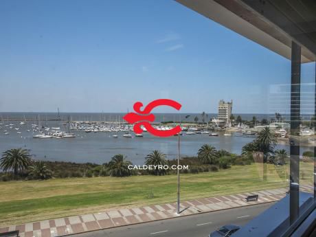 Apartamento Frente Al Puerto Del Buceo. Ref: 5737