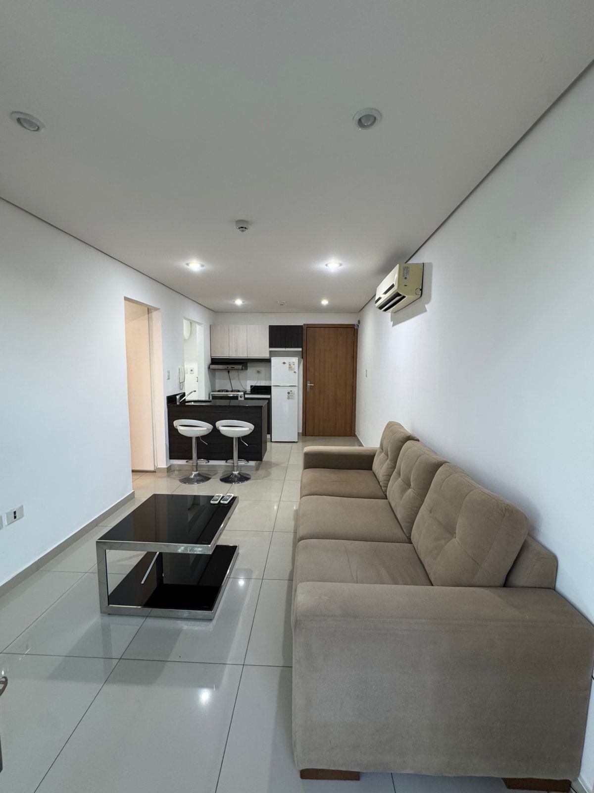 BARRIO JARA, EN VENTA, DEPTO DE 1 DORMITORIO AMOBLADO CON COCHERA — foto 2