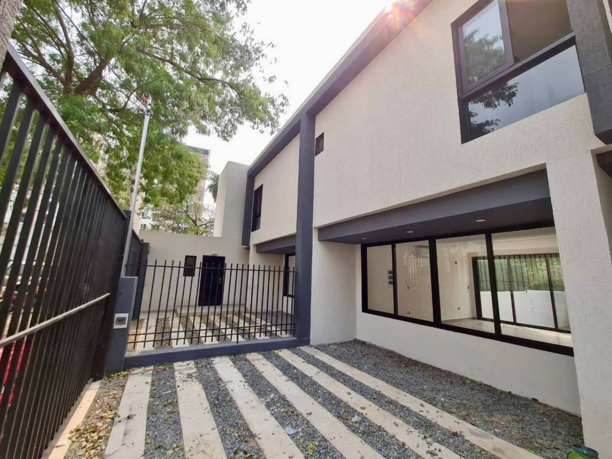 VENDO DUPLEX EN LAMBARÉ AL COSTADO DE RESIDENCIAL SANTA ROSA — foto 2