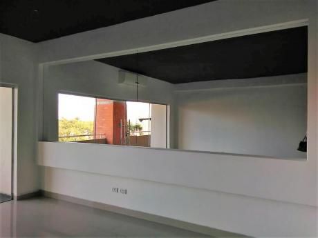En Alquiler Hermoso Local Comercial, Mall Urubo
