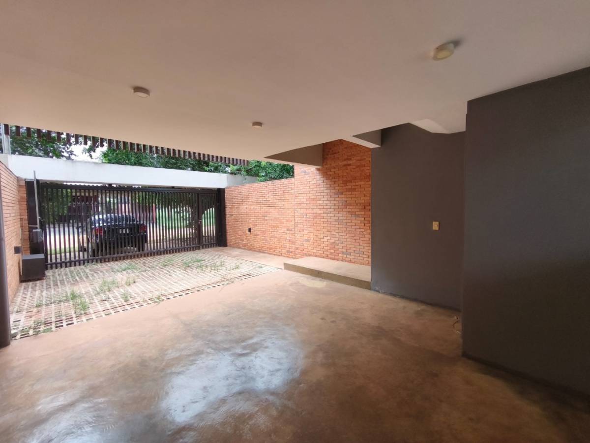 Alquilo Amplio y Moderno Duplex en Laurelty Luque — foto 3