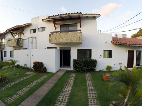 Casa En Venta En Condominio Las Palmas De California Club 3