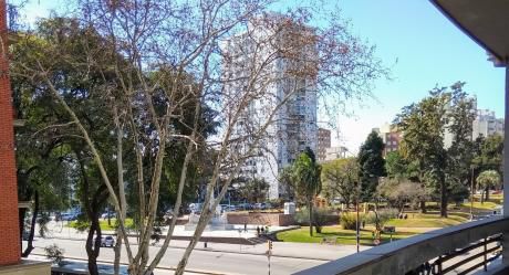 Apartamento 4 Dormitorios Sobre Bv. Artigas