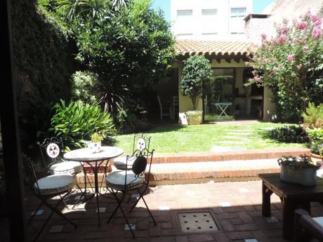 Casa De Revista! Pocitos. Fondo Con Barbacoa
