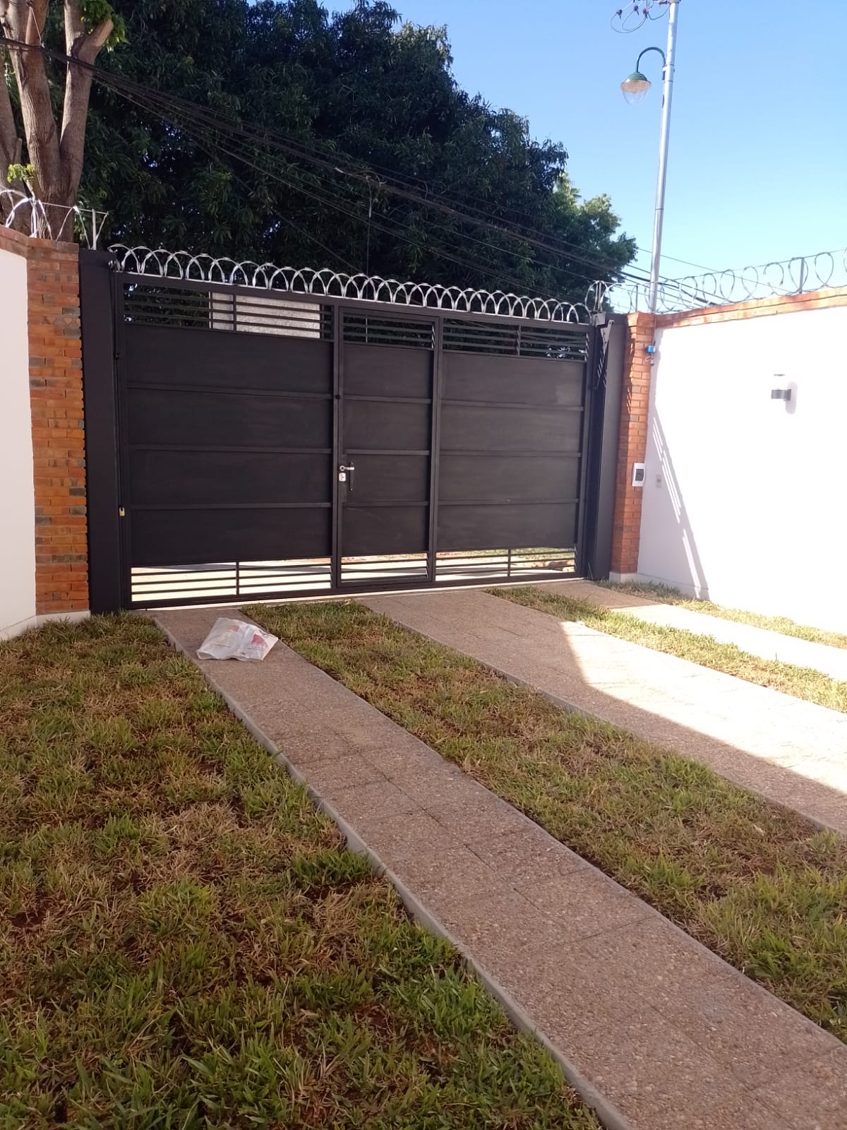 Venta De Duplex A Estrenar En Lambare De 3 Dorm Y Garage P/ 3 vehic — foto 3
