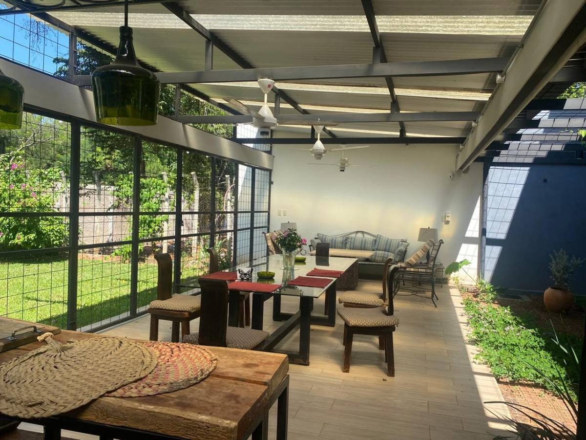 VENDO -CASA DE AUTOR DE ESTILO CONTEMPORÁNEO-SAN BERNARDINO , barrio Jardin — foto 3