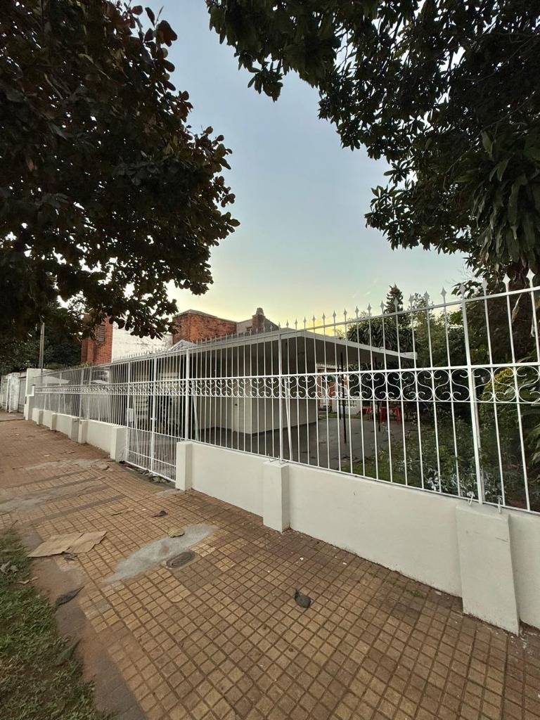 Terreno 900 m² sobre Av. Isaac Kostianovsky | Los Laureles — foto 3