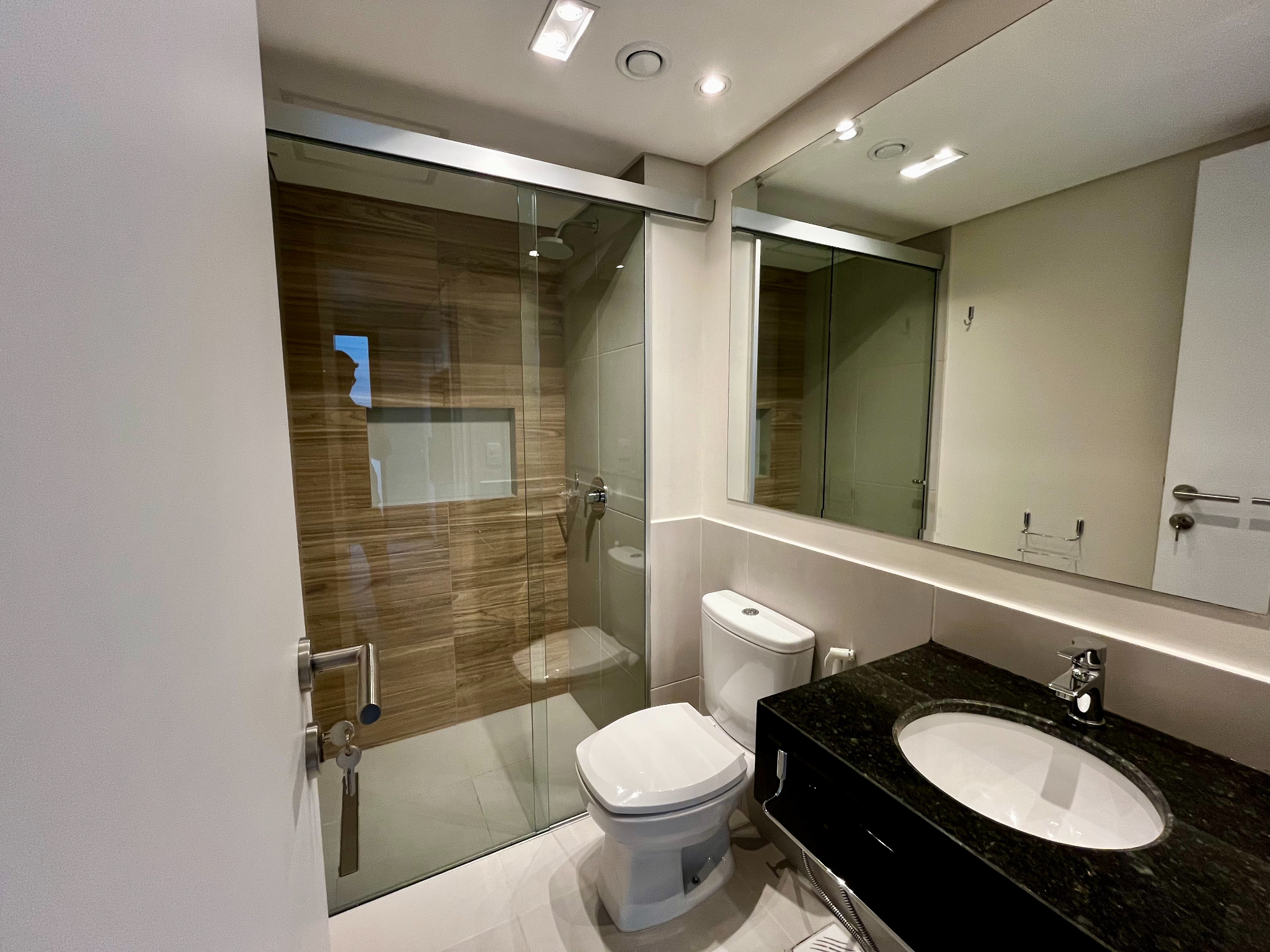 EN VENTA MONO AMBIENTE ZONA SHOPPING DEL SOL — foto 2