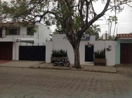 Casa Para Oficina Con Galpón