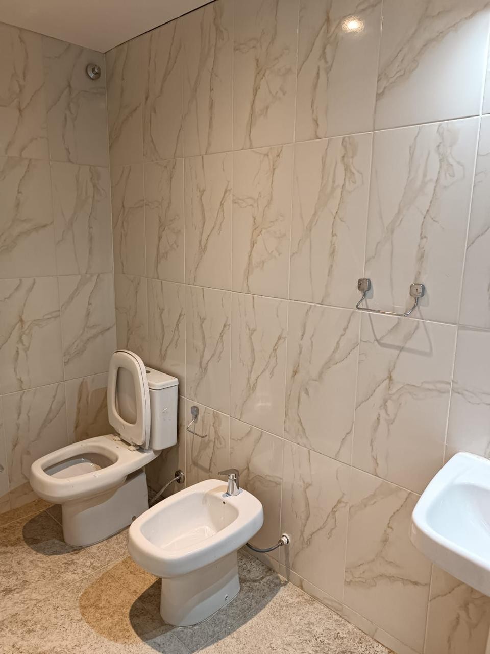 ALQUILO CASA EN BARRIO LOS LAURELES-ASUNCION — foto 2