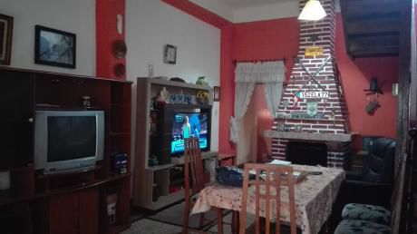 Casa De 2 Plantas Con Cochera