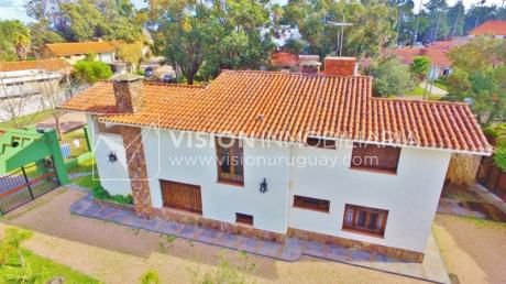 Chalet 4 Dorm, 2 Baños, Serv. Comp, Barbacoa, Apto. Indep. Y Garajes
