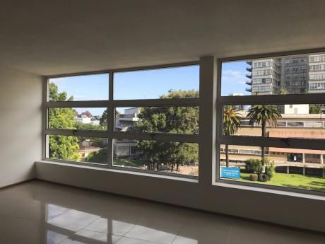 Parque Batlle. Alquila Para Vivienda, Oficinas O Consultorios