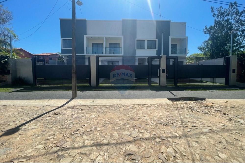 FINO DUPLEX A ESTRENAR CON PISCINA EN LOMA PYTA — foto 2
