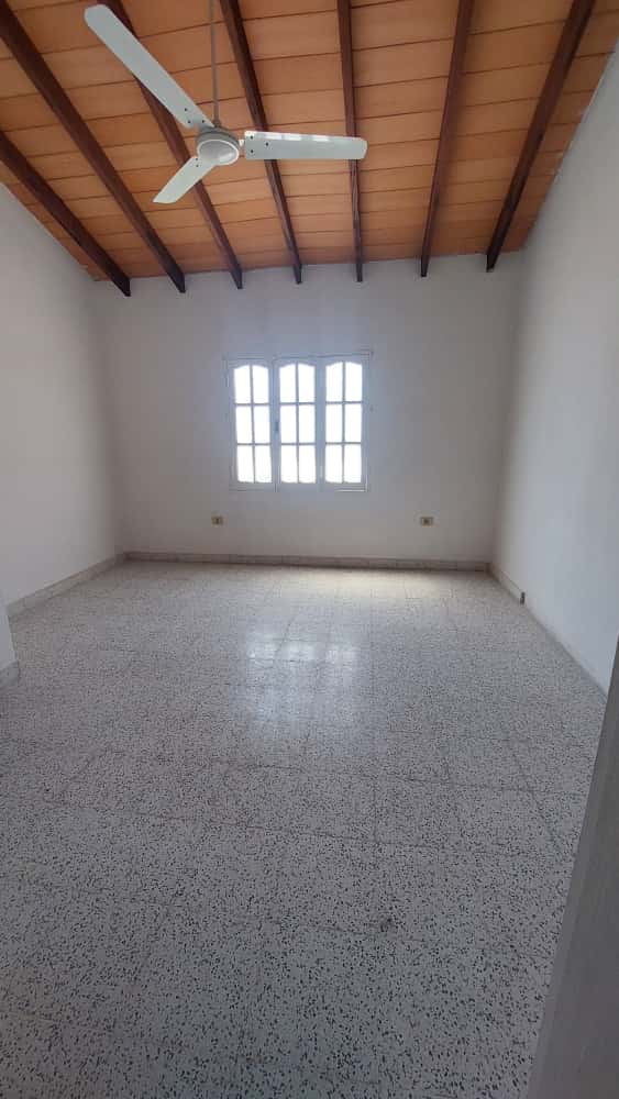 ALQUILO AMPLIO DEPARTAMENTO EN SAN LORENZO DE 4 HABITACIONES — foto 2