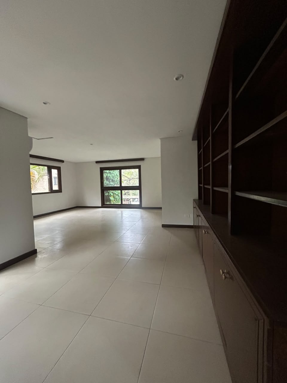 ALQUILO AMPLIA RESIDENCIA ZONA GOETHE - 3.200 USD — foto 3