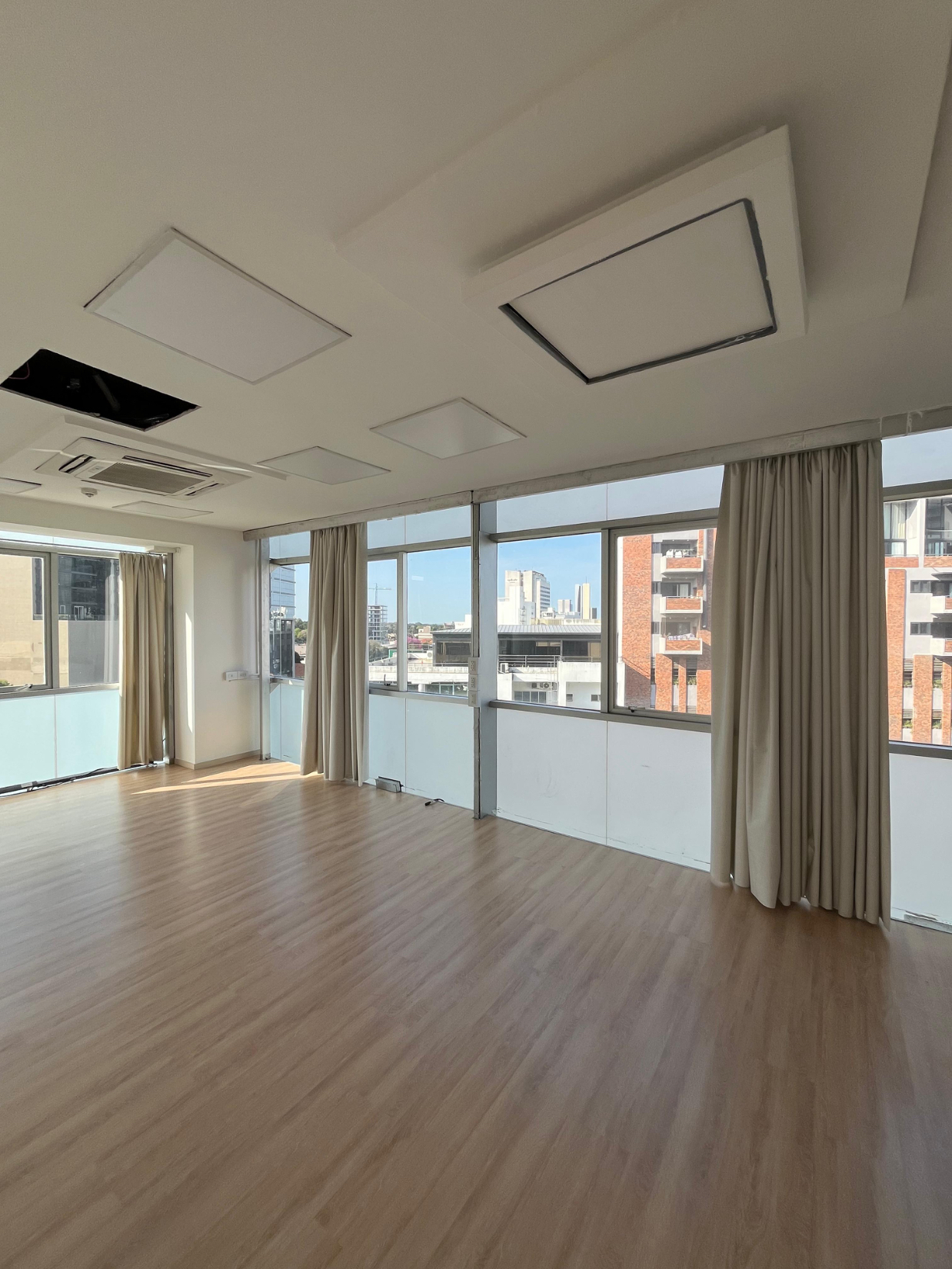 ZONA SHOPPING LA GALERÍA EN ALQUILER OFICINA DE 220 M2 CON 4 COCHERAS — foto 2