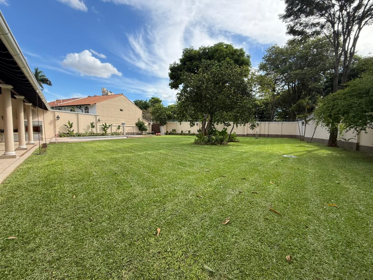RESIDENCIA TOP EN YCUASATI (San Jorge, Asunción) — foto 3