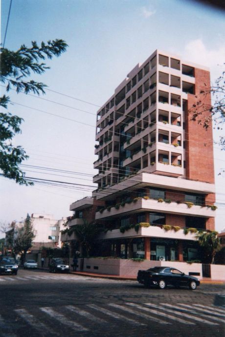 Amplias Oficinas Calle Rene Moreno