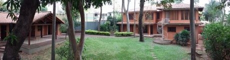 Banco Central: Elegante Residencia - Estilo Campestre - Con Amplio Terreno 1089m