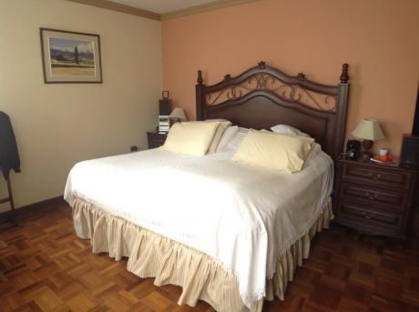 En Venta Departamento De 4 Dormitorios Sobre Calle Beni