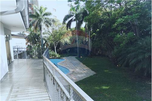 Casa en alquiler en Los Laureles