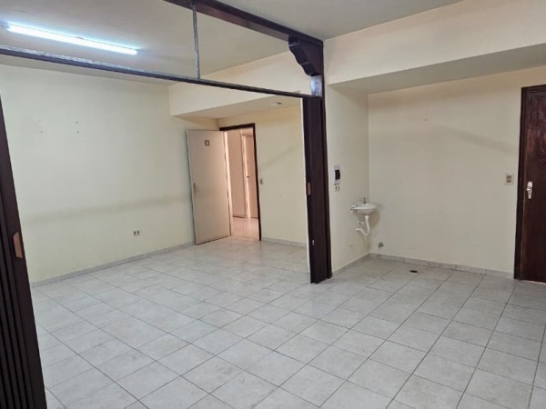 AMPLIO CONSULTORIO MÉDICO EN ALQUILER EN EDIFICIO COOMECIPAR — foto 3
