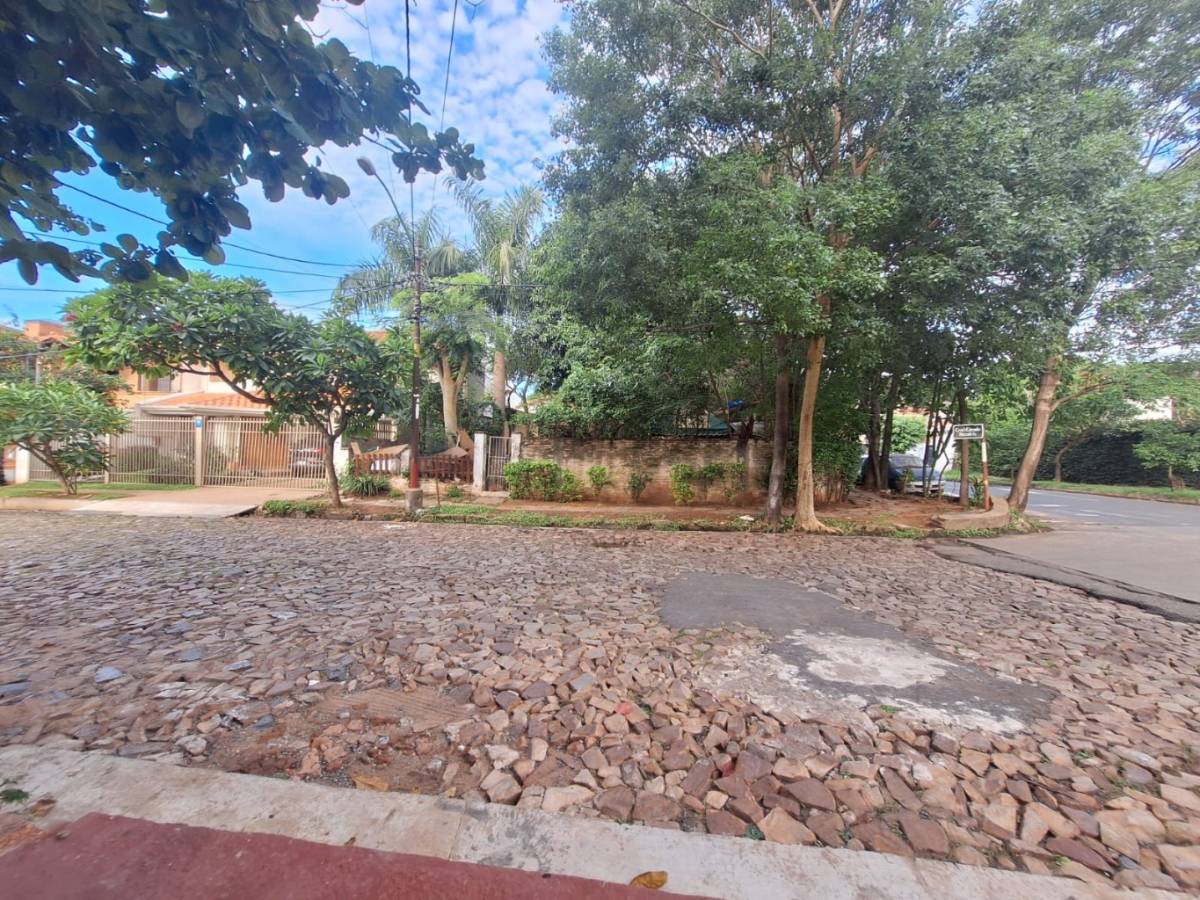 Vendo Propiedad En Esquina, Bo. Los Laureles — foto 3
